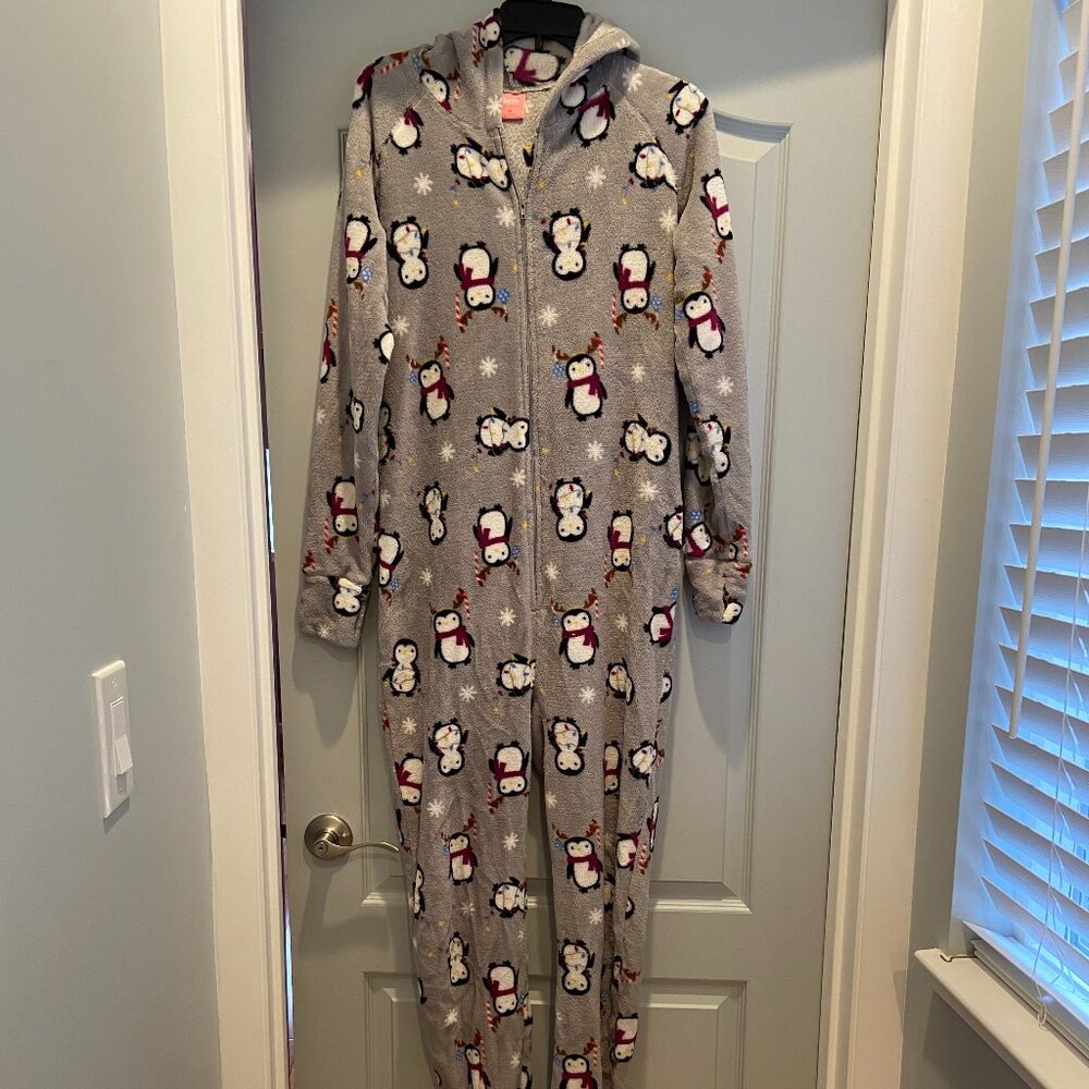 Holiday Penguins Onesie Pajamas Medium One Piece Footie Womens Sleepwear Hoodie